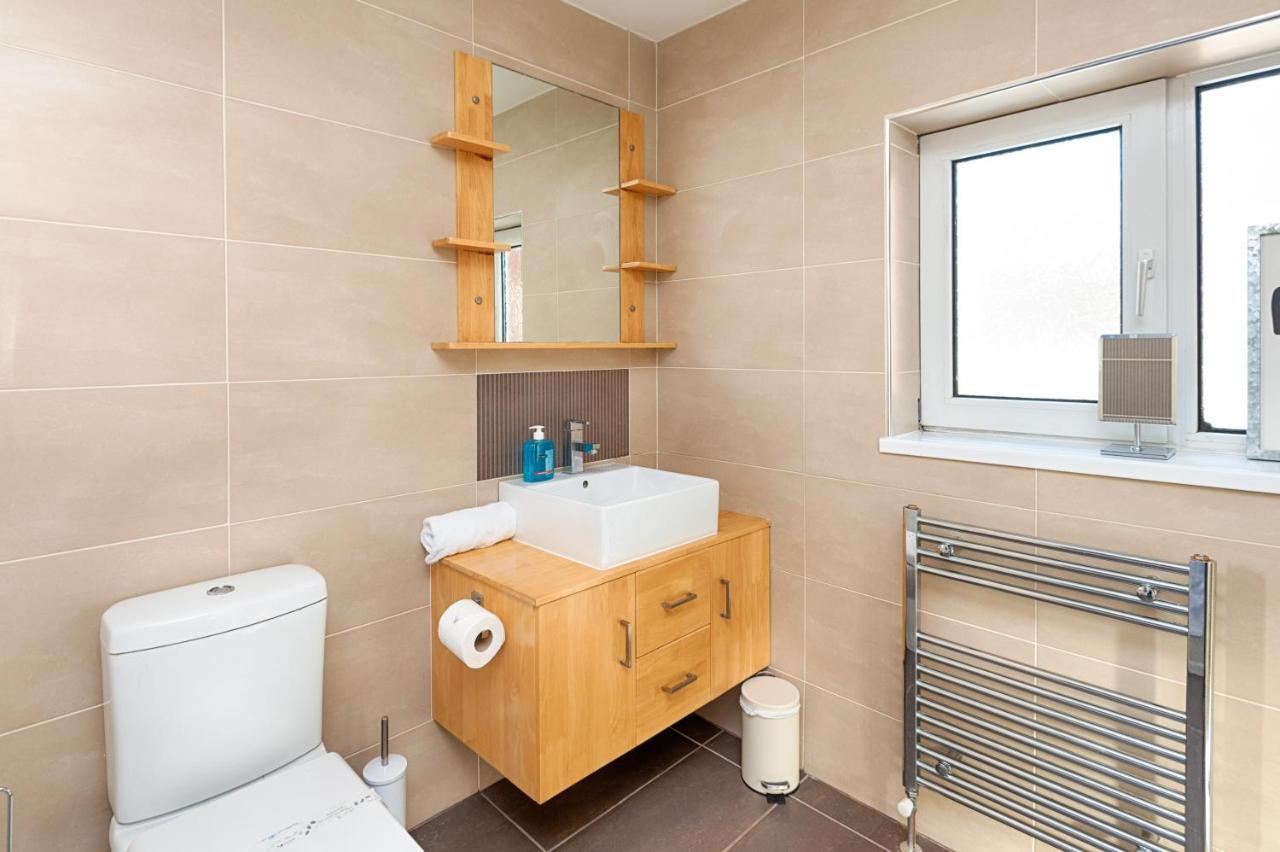 Parking, Garden, En-Suite & Tv'S In All Rooms, Large Living Space Swansea Exteriér fotografie