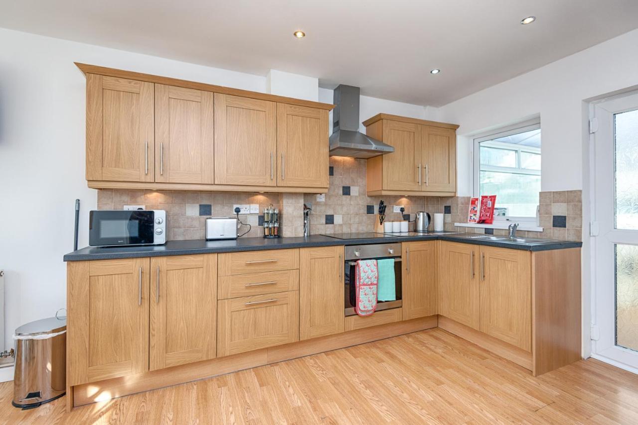 Parking, Garden, En-Suite & Tv'S In All Rooms, Large Living Space Swansea Exteriér fotografie