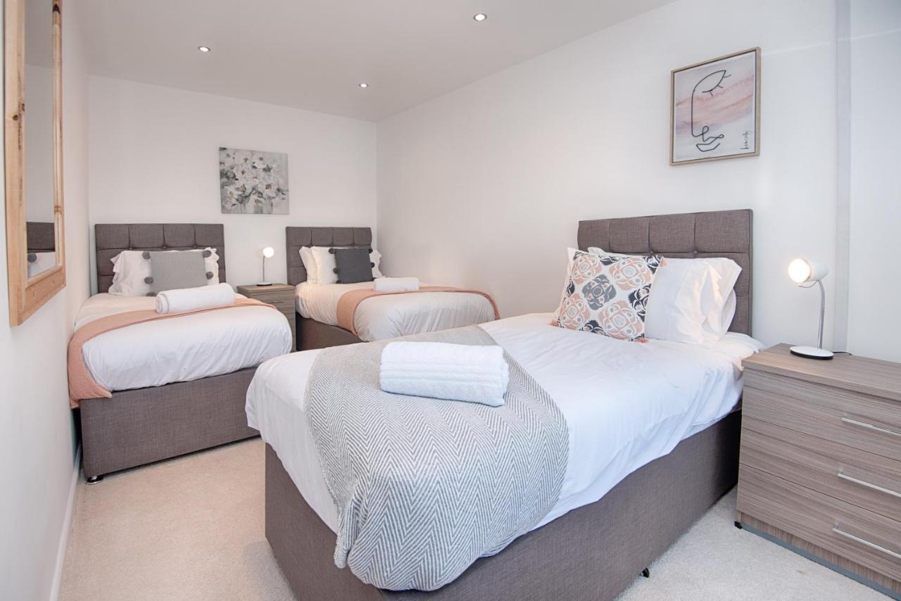 Parking, Garden, En-Suite & Tv'S In All Rooms, Large Living Space Swansea Exteriér fotografie