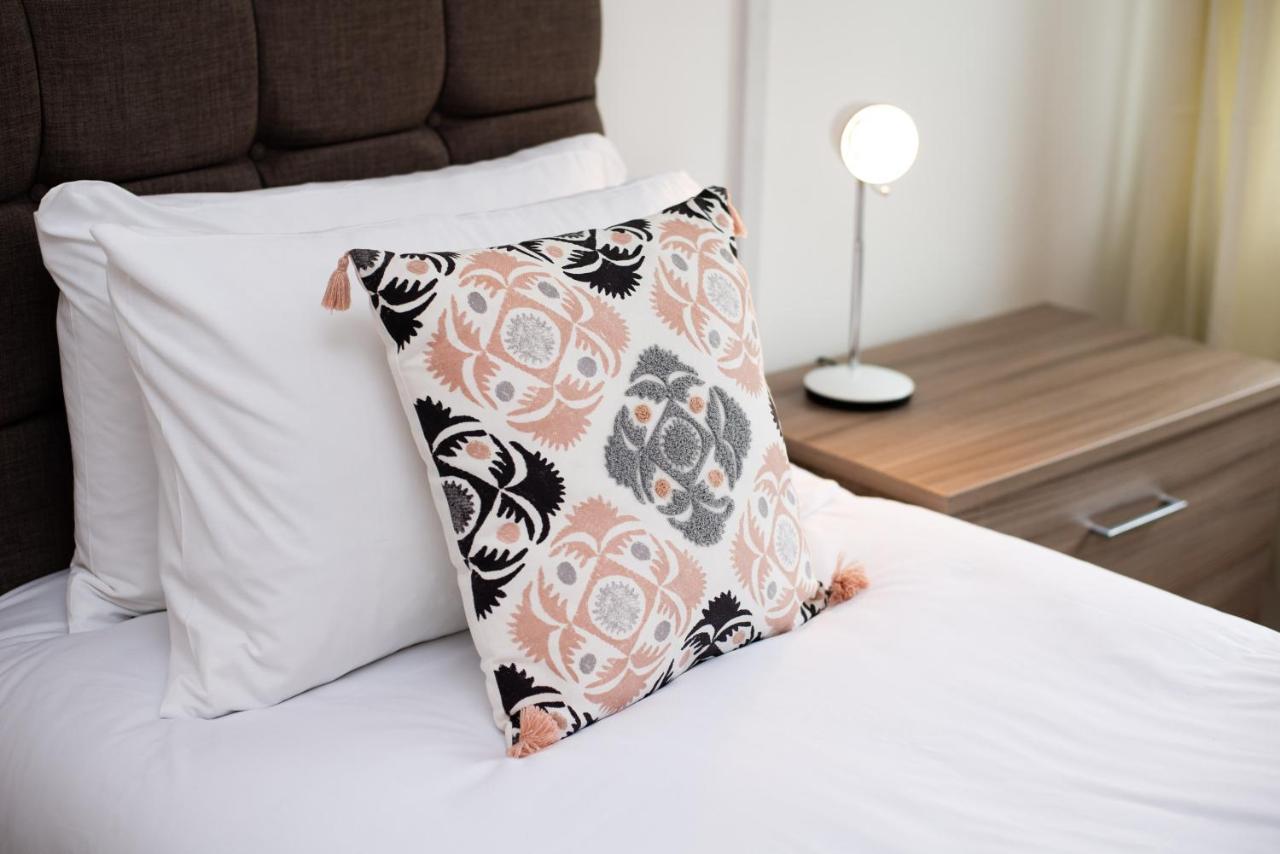 Parking, Garden, En-Suite & Tv'S In All Rooms, Large Living Space Swansea Exteriér fotografie