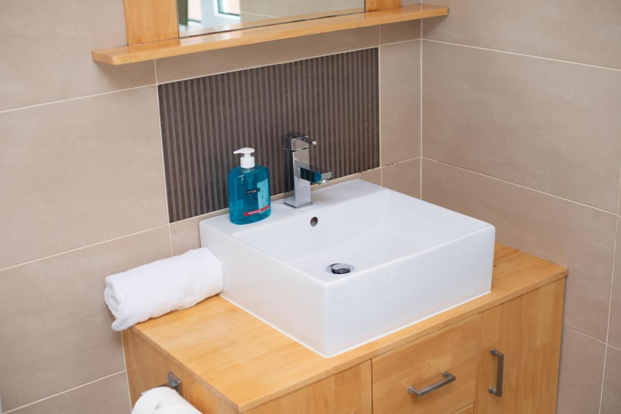Parking, Garden, En-Suite & Tv'S In All Rooms, Large Living Space Swansea Exteriér fotografie